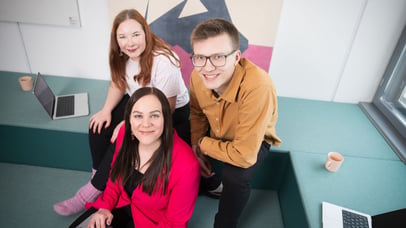 kolme työntekijää