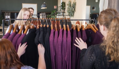 kuluttajia ostoksilla